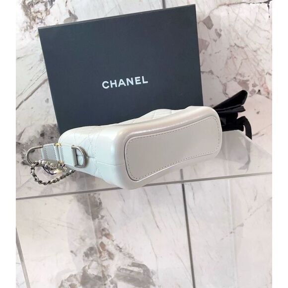 Chanel Women Pre-Loved Bag Very Good Condition - Picture 5 of 9